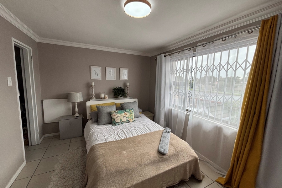 2 Bedroom Property for Sale in Goodwood Estate Western Cape
